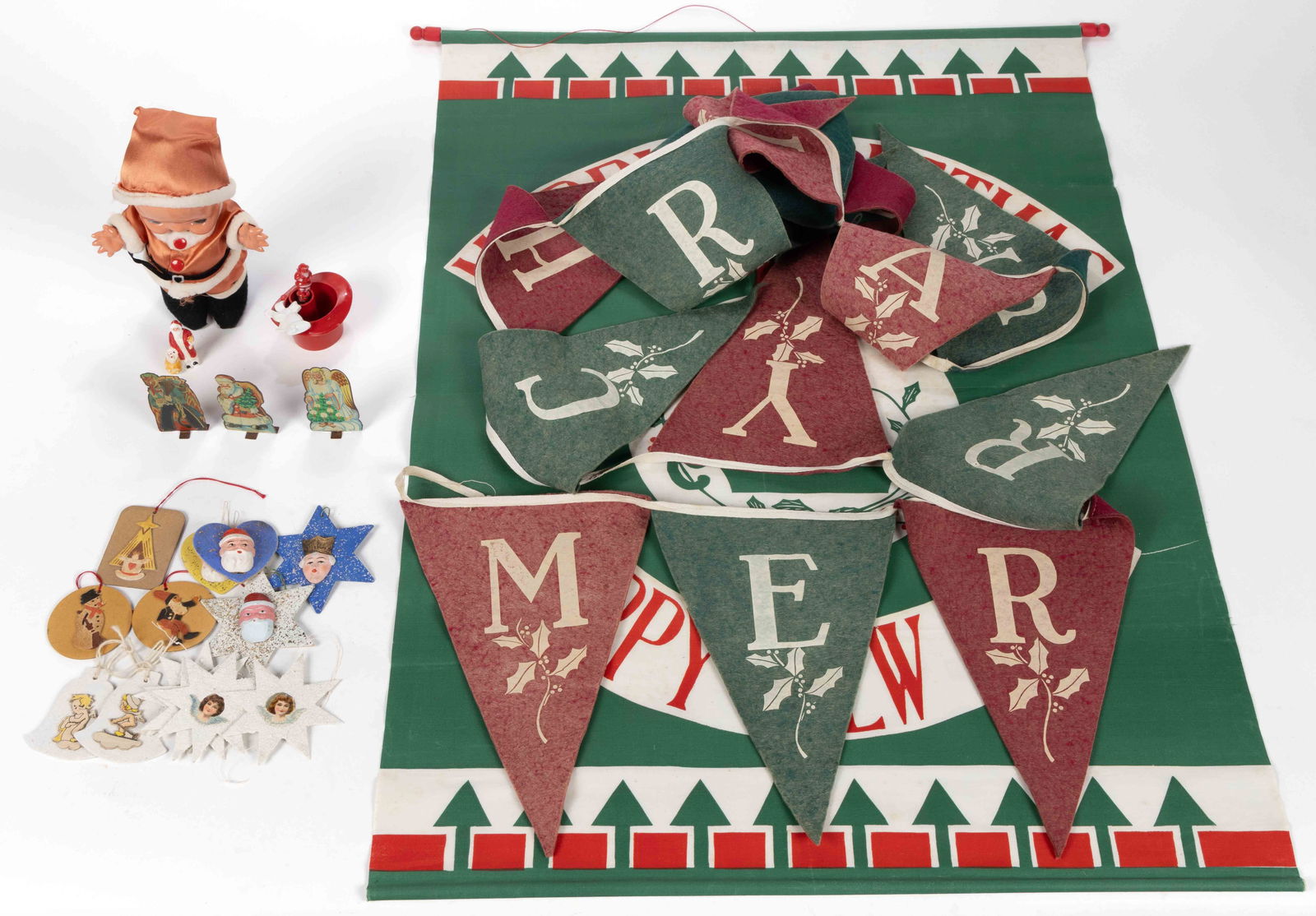 ASSORTED VINTAGE CHRISTMAS ARTICLES, LOT OF 21 (1 of 3)