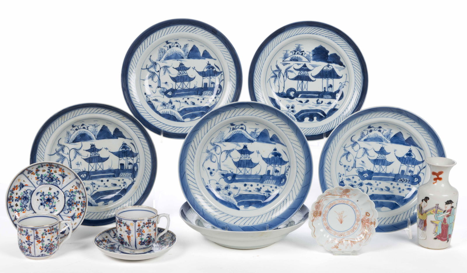 ASSORTED PORCELAIN ARTICLES, LOT OF TEN (1 of 1)