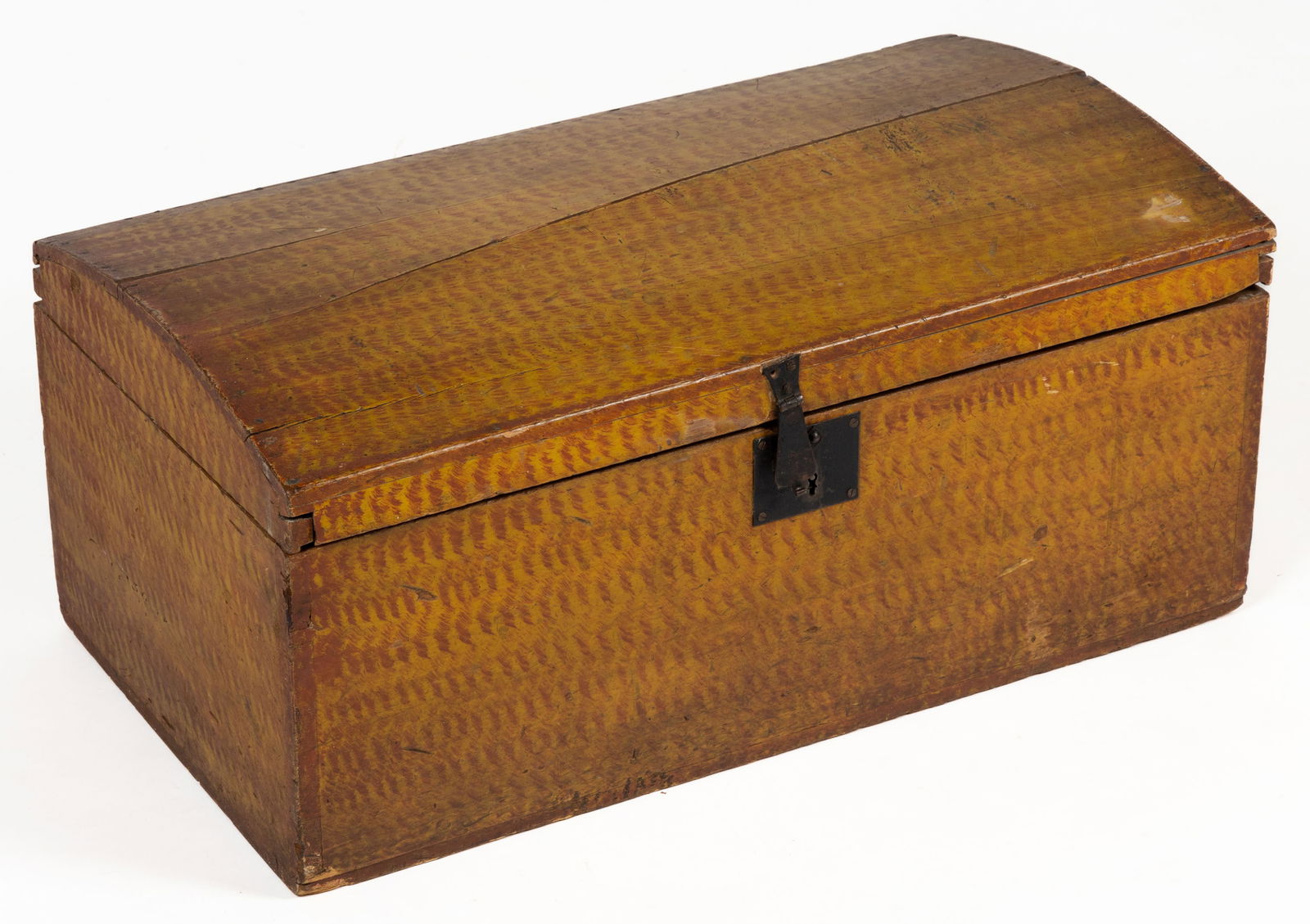 NEW ENGLAND PAINT-DECORATED PINE DOME-TOP BOX (1 of 7)