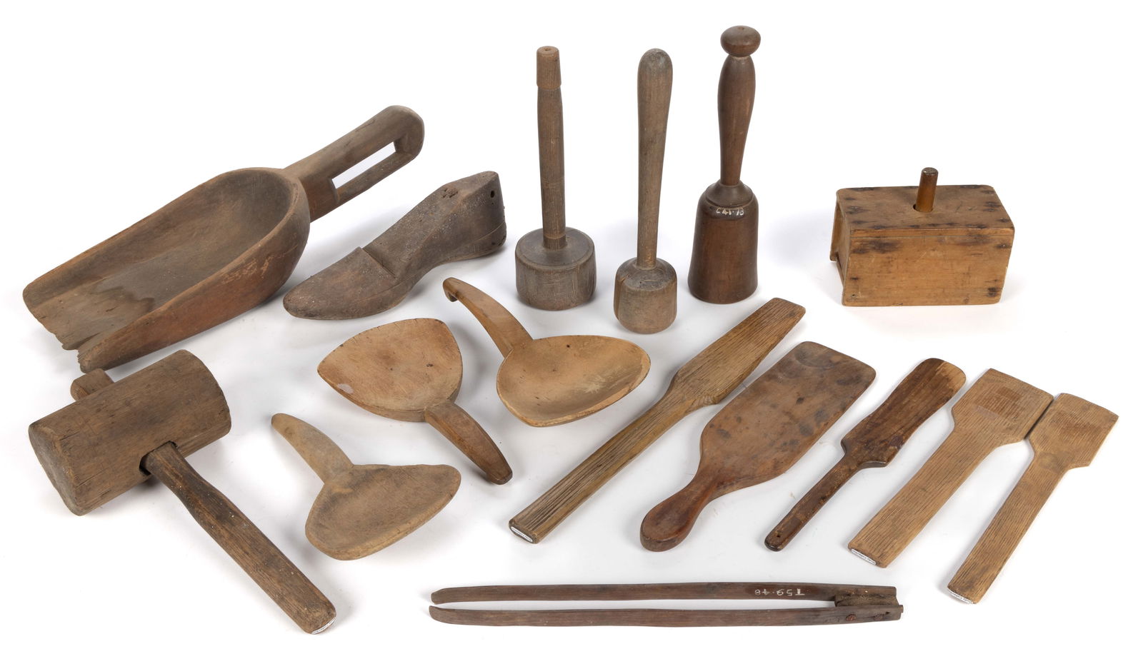 ASSORTED TREENWARE DOMESTIC AND KITCHEN ARTICLES, LOT OF 16 (1 of 1)