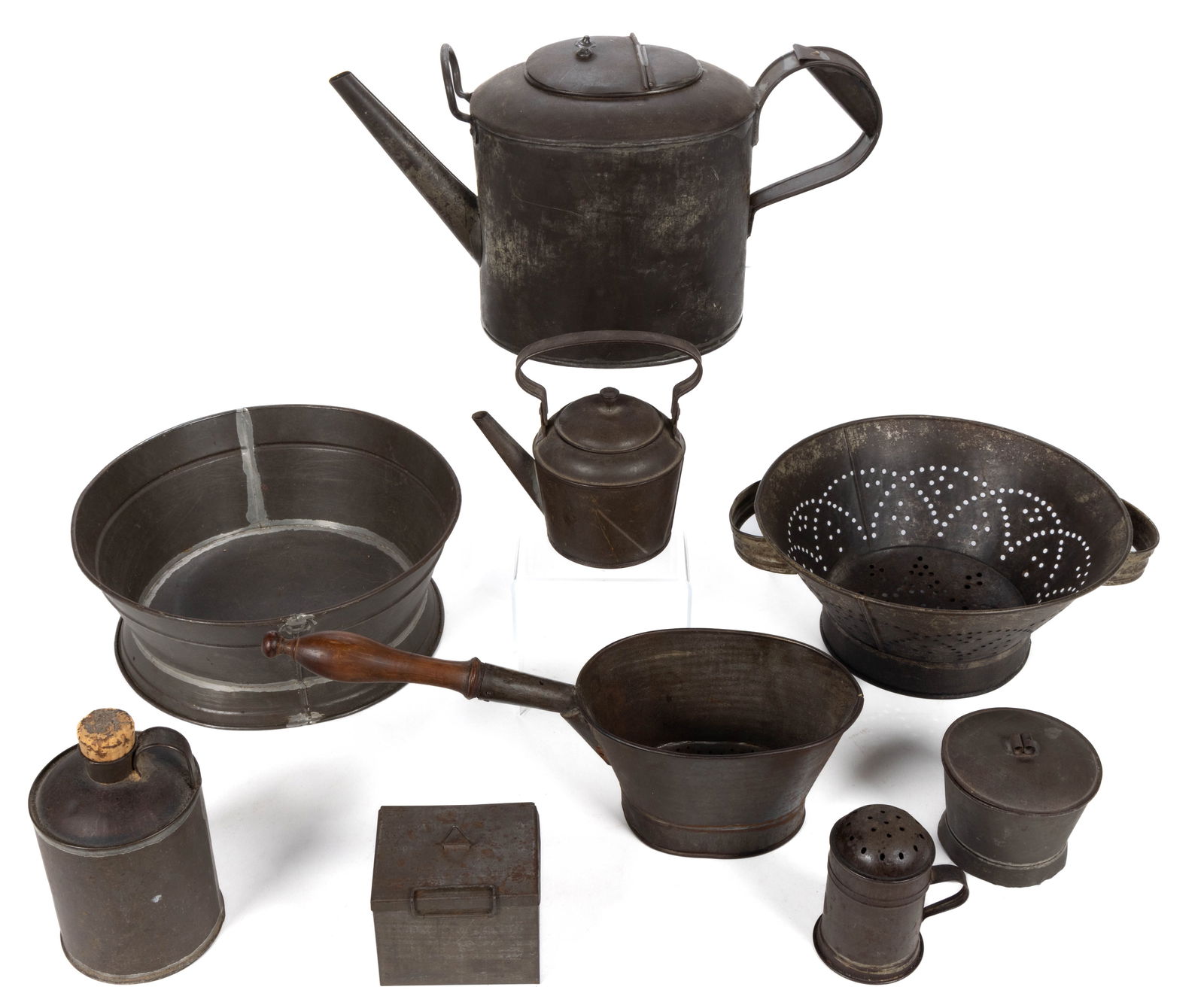 ASSORTED AMERICAN SHEET-IRON DOMESTIC ACCESSORIES, LOT OF NINE: ASSORTED AMERICAN SHEET-IRON DOMESTIC ACCESSORIES, LOT OF NINE, (updated 8/29/2024) comprising a tea or coffee pot with center-hinged lid; two different strainers/colanders, one with a wooden handle;