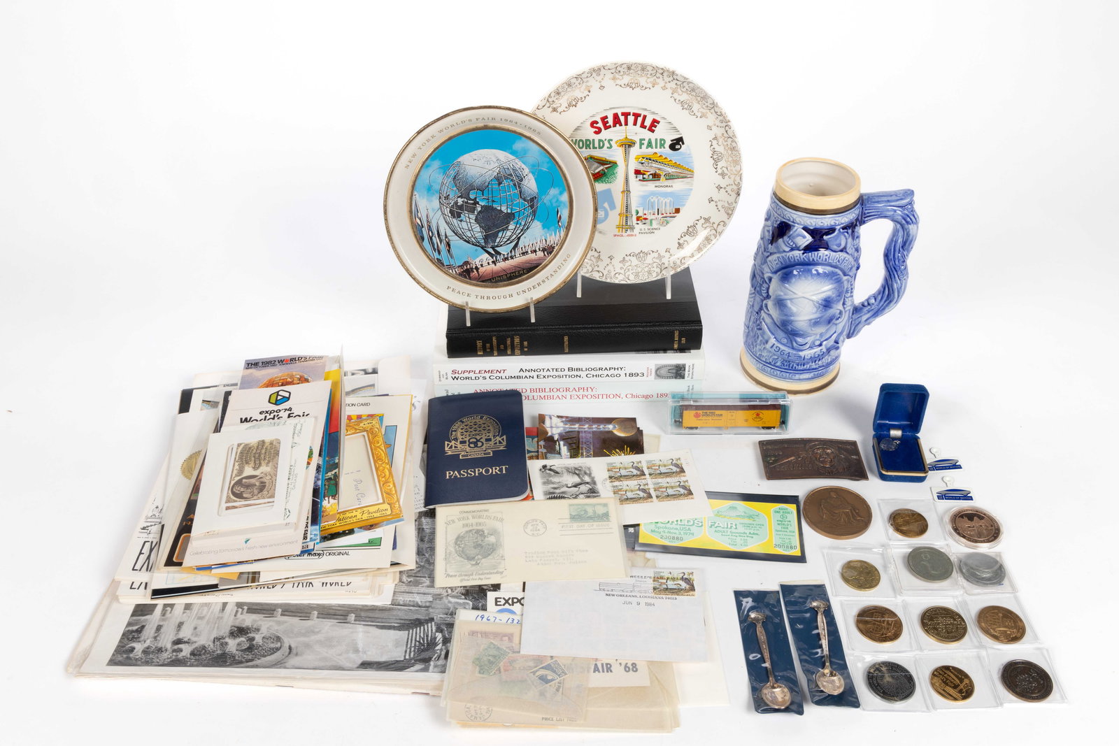 ASSORTED 20TH / 21ST CENTURY WORLD'S FAIR AND EXPOSITION ARTICLES / EPHEMERA, UNCOUNTED LOT (1 of 2)