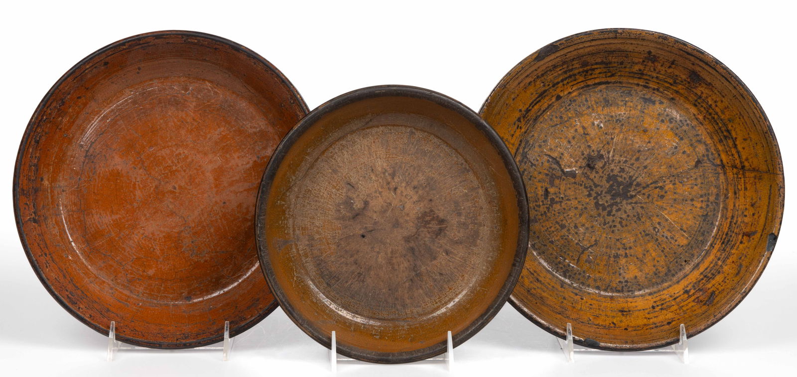 AMERICAN EARTHENWARE / REDWARE DISHES / PANS, LOT OF THREE: AMERICAN EARTHENWARE / REDWARE DISHES / PANS, LOT OF THREE, each having single-lead glazed interior. Possibly Randolph, Alamance, and/or Rowan Co., NC. Late 19th/early 20th century. 2"