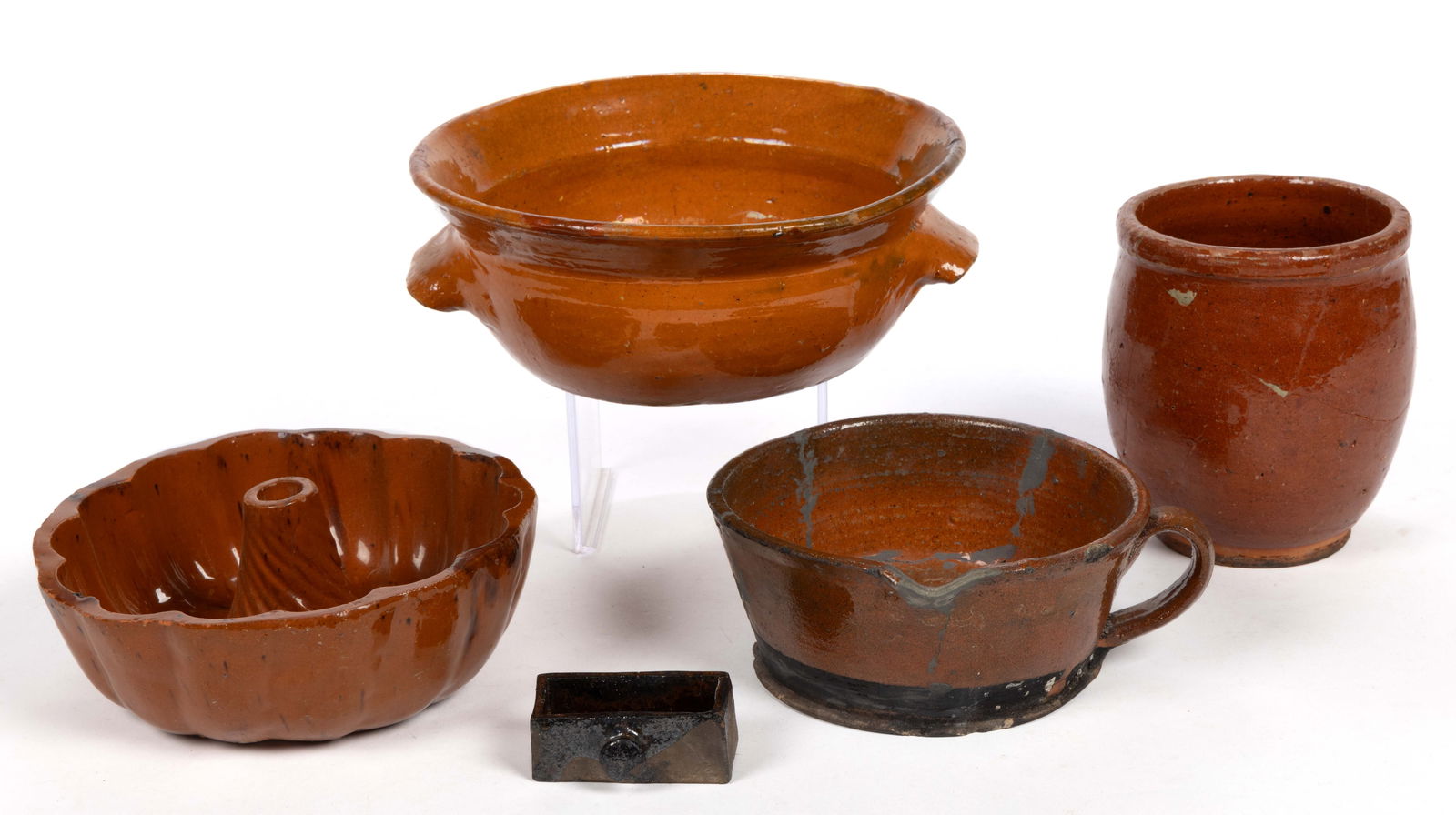 ASSORTED EARTHENWARE / REDWARE ARTICLES, LOT OF FIVE: ASSORTED EARTHENWARE / REDWARE ARTICLES, LOT OF FIVE, lead-glazed, including a Jugtown bowl with flaring rim, applied tab handles, and impressed circular "JUGTOWN / WARE" mark to underside,&
