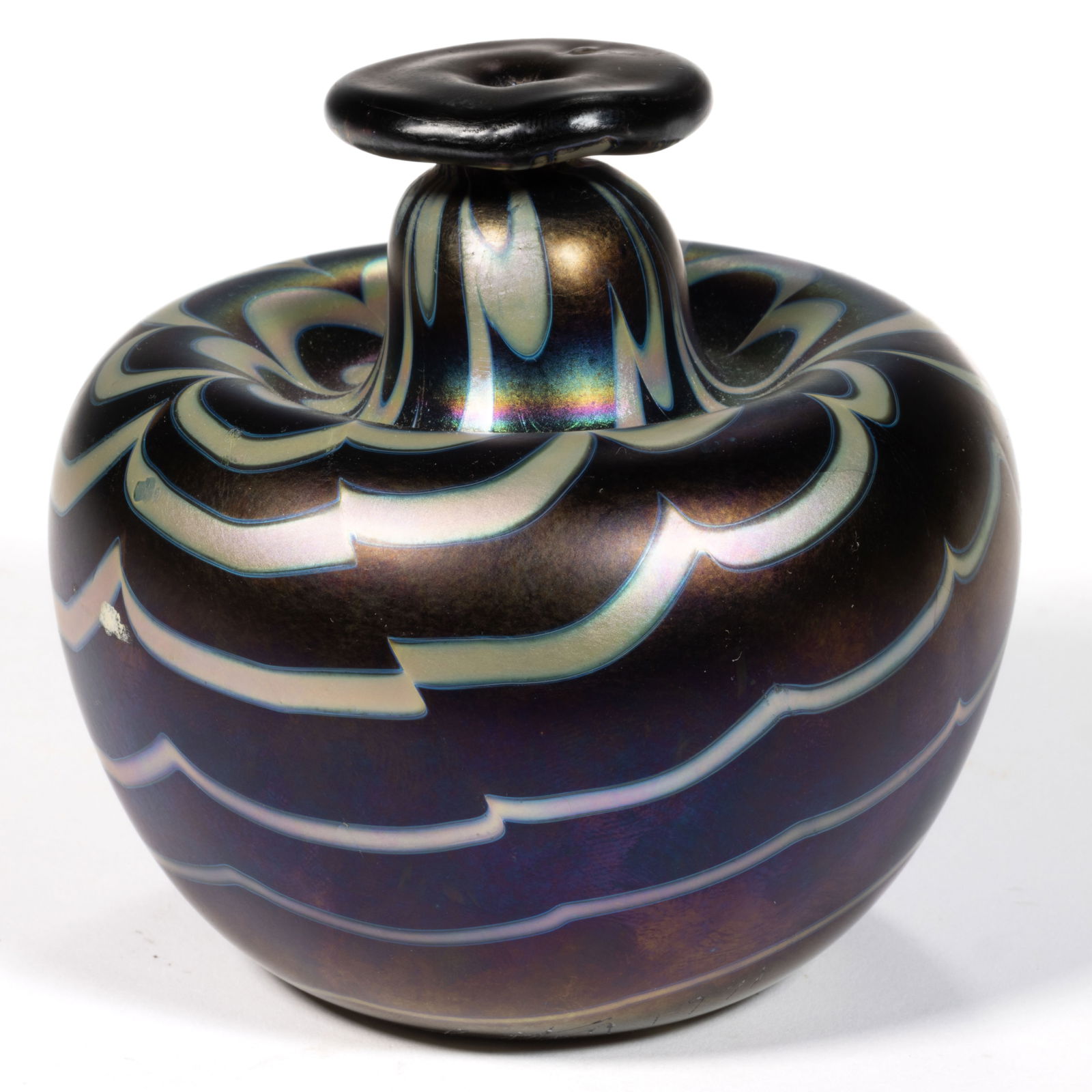 CHARLES LOTTON (AMERICAN, 1935-2021) WAVE DECORATED / DAMASCENE IRIDESCENT STUDIO ART GLASS VASE (1 of 2)