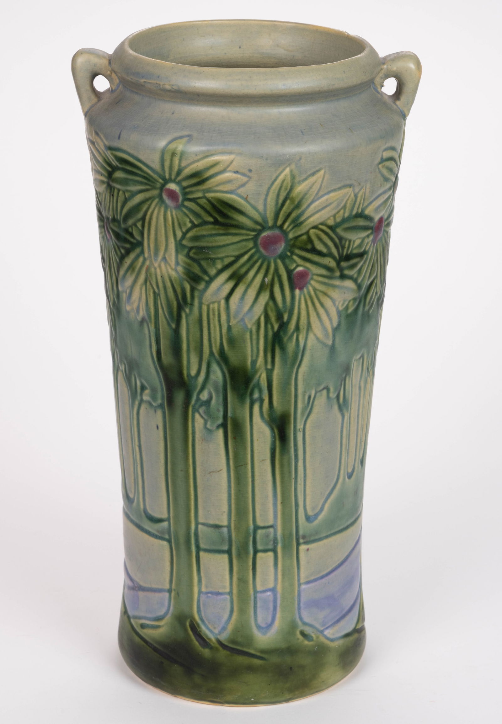 ROSEVILLE ART POTTERY FOREST / VISTA VASE (1 of 4)
