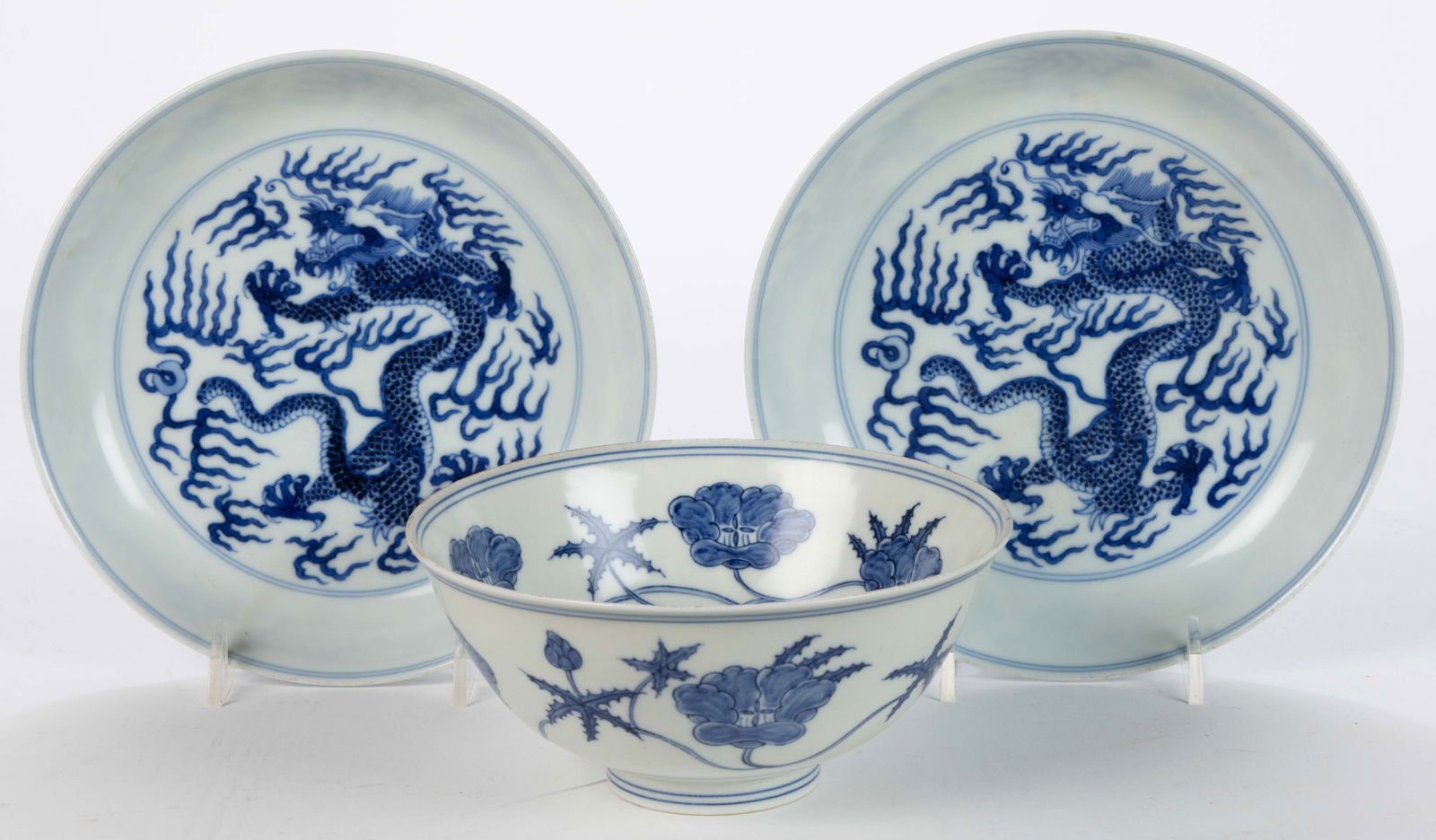 CHINESE EXPORT PORCELAIN BLUE AND WHITE TABLE ARTICLES, LOT OF THREE (1 of 4)