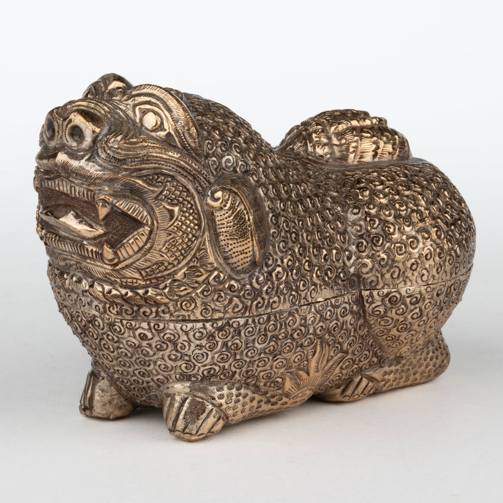 SOUTHEAST ASIAN GUARDIAN LION / DOG FIGURAL SILVER-PLATED BETEL BOX (1 of 2)