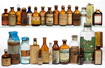 ASSORTED MEDICINE BOTTLES AND APOTHECARY / PHARMACY ARTICLES, LOT OF 28