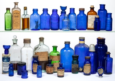 ASSORTED MEDICINE BOTTLES AND APOTHECARY / PHARMACY ARTICLES, LOT OF 35