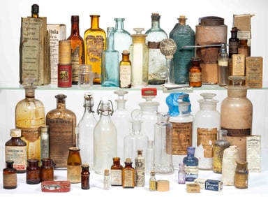 ASSORTED MEDICINE BOTTLES AND APOTHECARY / PHARMACY ARTICLES, UNCOUNTED LOT