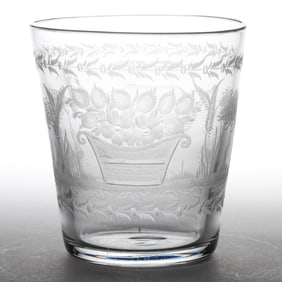 ENGLISH FREE-BLOWN AND ENGRAVED FLIP GLASS / LARGE TUMBLER