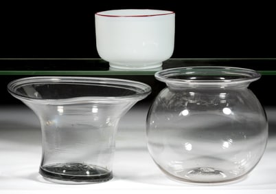 ASSORTED FREE-BLOWN GLASS BOWLS, LOT OF THREE