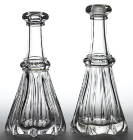 PILLAR-MOLDED NEAR PAIR OF PINT DECANTERS