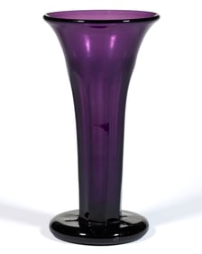PRESSED AND PULLED EIGHT-FLUTE TRUMPET VASE / FLOWER STAND