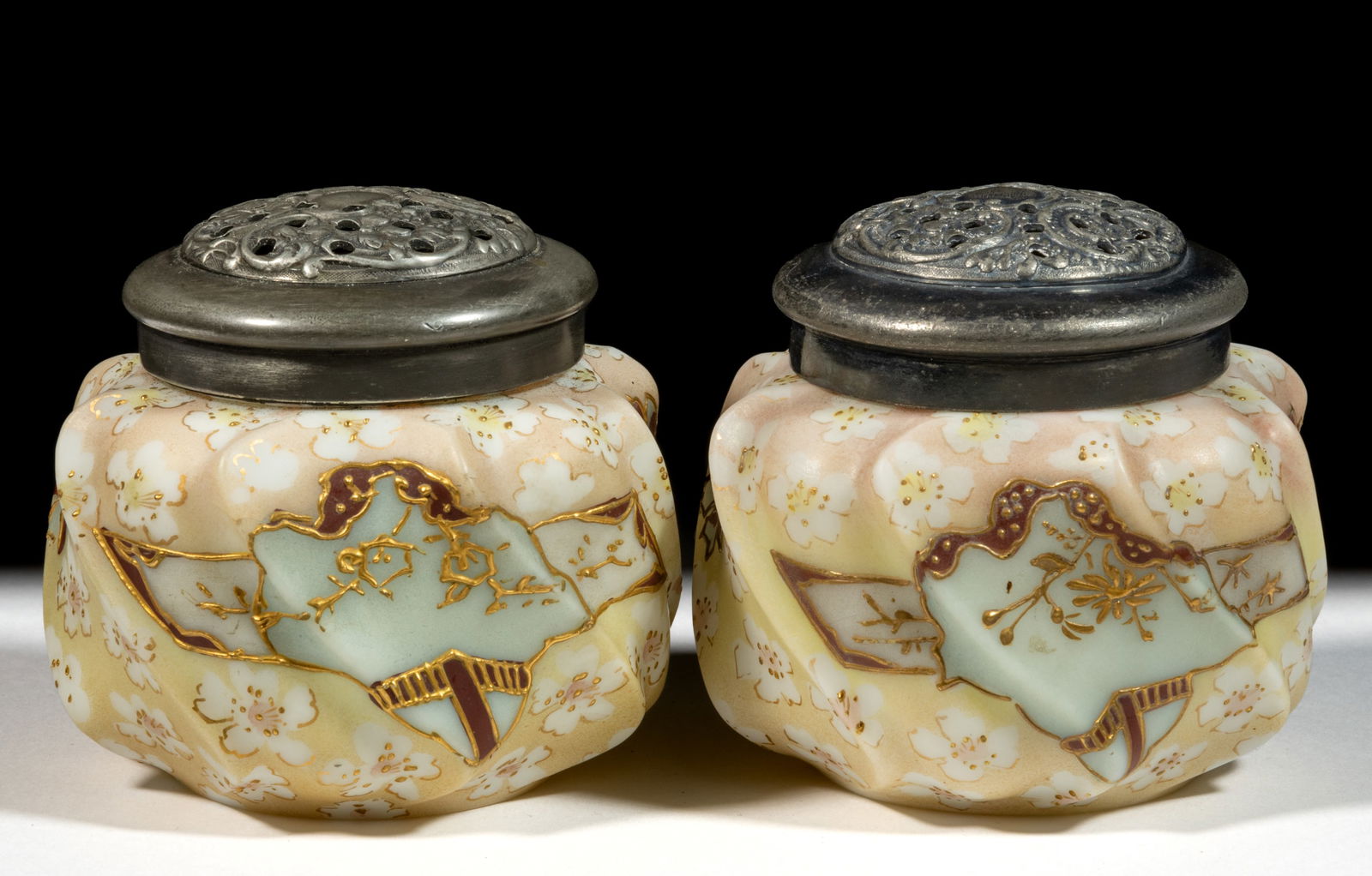 WAVE CREST ERIE TWIST PAIR OF SUGAR SHAKERS (1 of 1)