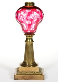 CUT OVERLAY QUATREFOIL AND OVAL KEROSENE STAND LAMP