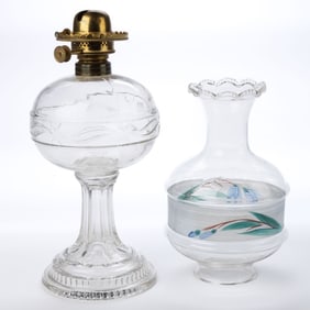 PLUME & ATWOOD NO. 2 LIP BURNER WITH DECORATED CHIMNEY SETUP