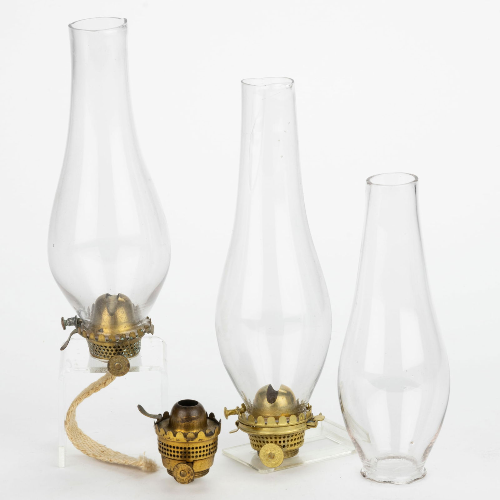 ASSORTED MANUFACTURERS NO. 0 EARLY LIP BURNER SETUPS AND COMPONENTS, LOT OF FOUR (1 of 1)