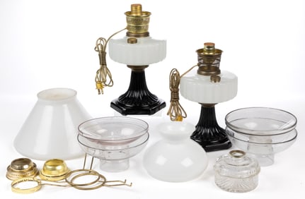 ASSORTED LAMPS AND LIGHTING ARTICLES, UNCOUNTED LOT