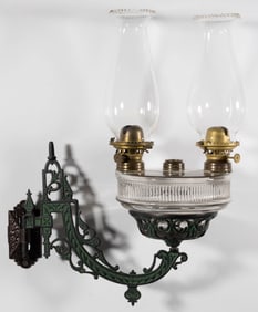 CAST-IRON BRADLEY & HUBBARD BRACKET WITH RAND-RIB FONT KEROSENE BRACKET LAMP
