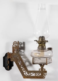 CAST-IRON ROELOFS BRACKET WITH RIBBED FONT KEROSENE BRACKET LAMP