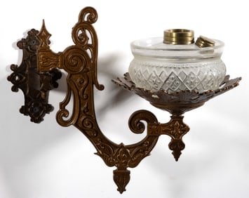 CAST-IRON BRACKET WITH DIAMOND AND DOT FONT KEROSENE BRACKET LAMP