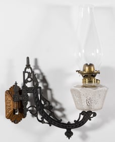 CAST-IRON BRADLEY & HUBBARD NO. 446 BRACKET WITH EMBOSSED PANELED FONT KEROSENE BRACKET LAMP