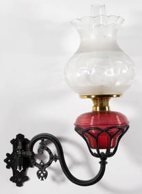 CAST-IRON BRACKET LAMP WITH FINELY RIBBED FONT