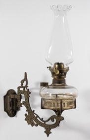 CAST-IRON ROELOFS PATENTED BRACKET WITH RIBBED FONT KEROSENE BRACKET LAMP