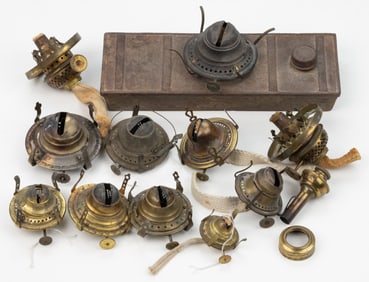 ASSORTED METAL LIGHTING ARTICLES, UNCOUNTED LOT