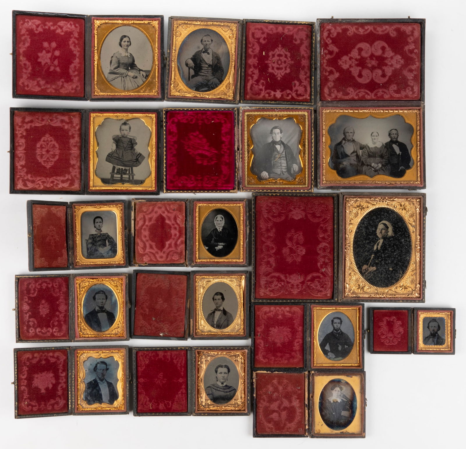 ASSORTED ANTIQUE CASED PHOTOGRAPHIC IMAGES, LOT OF 15 (1 of 2)