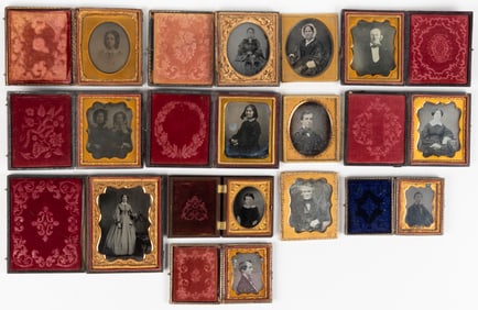 VIRGINIA FAMILY ANTIQUE PHOTOGRAPHIC IMAGES, LOT OF 13