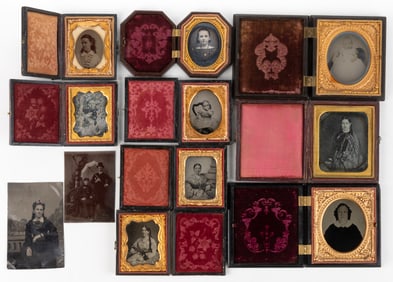 ASSORTED ANTIQUE PHOTOGRAPHIC IMAGES, LOT OF 11