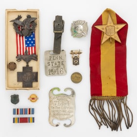 ASSORTED AMERICAN MILITARY AND OTHER PINS / BUTTONS AND RELATED ARTICLES, LOT OF 12