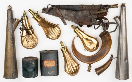 ASSORTED AMERICAN POWDER HORNS / FLASKS, LOT OF 12