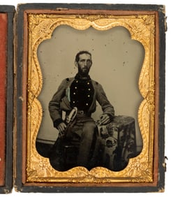CIVIL WAR ERA SOLDIER QUARTER-PLATE TINTYPE PHOTOGRAPH