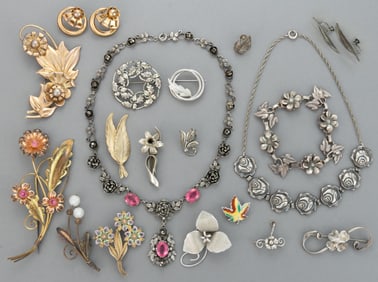 VINTAGE STERLING SILVER FLORAL AND OTHER FIGURAL JEWELRY, LOT OF 21 PIECES