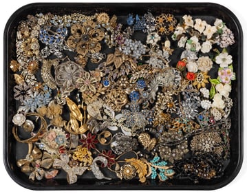 VINTAGE / CONTEMPORARY RHINESTONE AND OTHER COSTUME JEWELRY, UNCOUNTED LOT