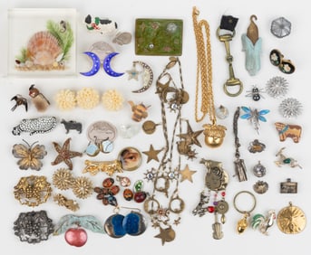 VINTAGE / CONTEMPORARY FIGURAL COSTUME JEWELRY AND OTHER ARTICLES, UNCOUNTED LOT