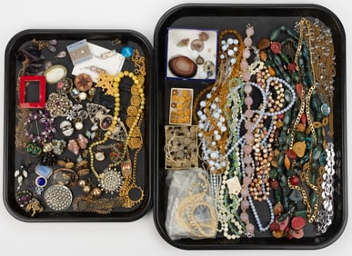 VINTAGE AND CONTEMPORARY STONE, GLASS, AND OTHER COSTUME JEWELRY, UNCOUNTED LOT