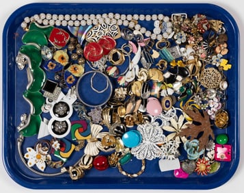 VINTAGE / CONTEMPORARY ENAMELED AND OTHER COSTUME JEWELRY, UNCOUNTED LOT