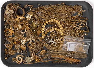 VINTAGE / CONTEMPORARY GOLD-TONED COSTUME JEWELRY, UNCOUNTED LOT