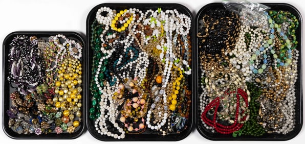 VINTAGE / CONTEMPORARY PLASTIC BEADED AND OTHER COSTUME JEWELRY, UNCOUNTED LOT