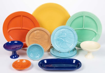 HOMER LAUGHLIN FIESTAWARE CERAMIC TABLE AND OTHER ARTICLES, LOT OF 12