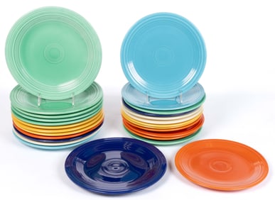 HOMER LAUGHLIN FIESTAWARE CERAMIC PLATES, LOT OF 26