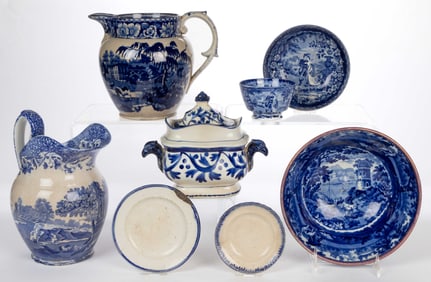 ENGLISH BLUE-DECORATED CERAMIC TEA AND TABLE ARTICLES, LOT OF EIGHT