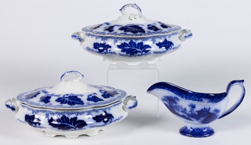 ENGLISH FLOW BLUE TRANSFER-PRINTED CERAMIC TABLE ARTICLES, LOT OF THREE