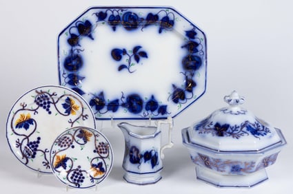 BRITISH GAUDY FLOW BLUE IRONSTONE VINE MOTIF TEA AND TABLE ARTICLES, LOT OF FIVE