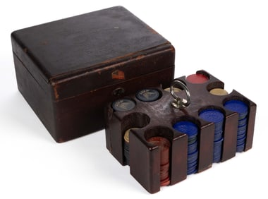 ASSORTED VINTAGE POKER CHIPS IN WOODEN CASE